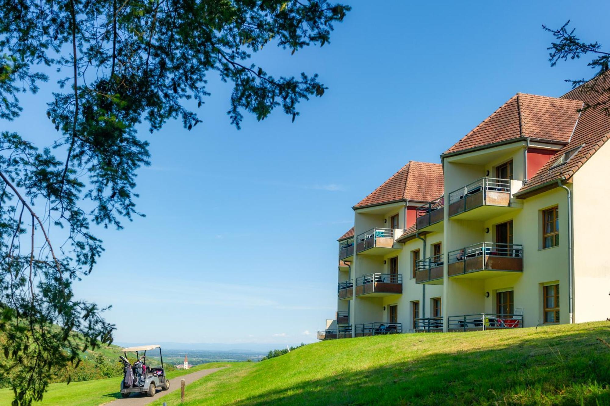 Goelia Le Domaine Du Golf Aparthotel Ammerschwihr Exterior foto