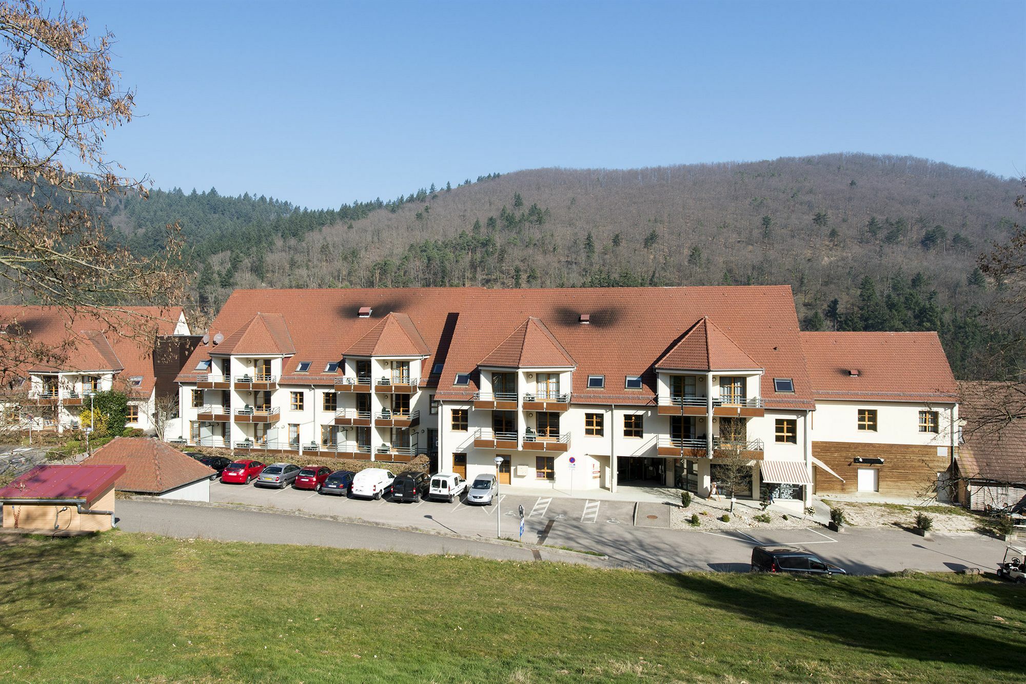 Goelia Le Domaine Du Golf Aparthotel Ammerschwihr Exterior foto