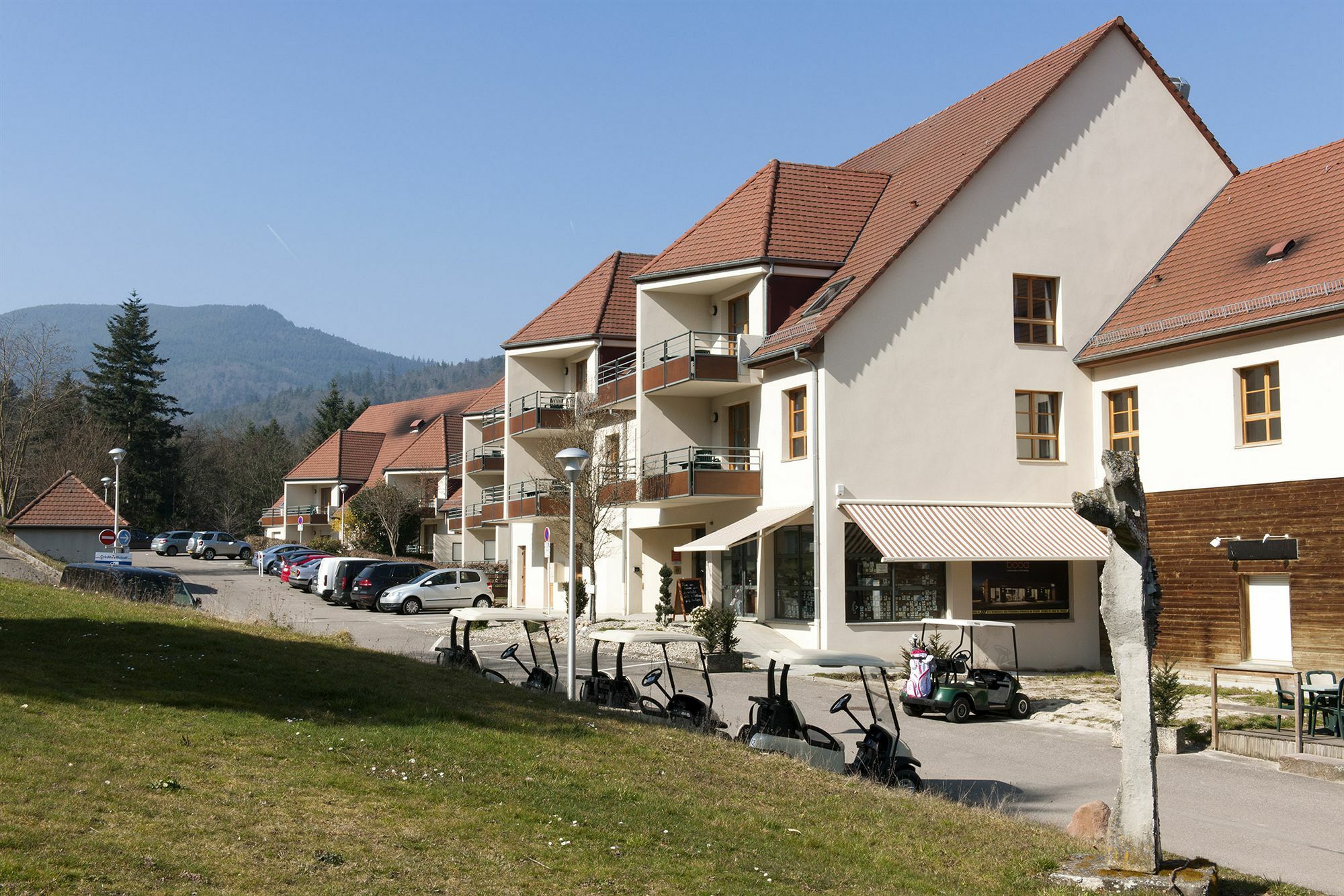 Goelia Le Domaine Du Golf Aparthotel Ammerschwihr Exterior foto